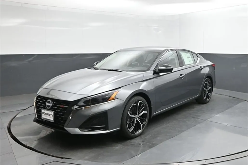2025 Nissan Altima SR photo 1