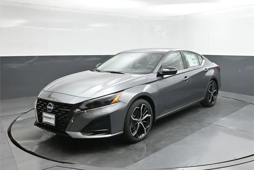 2025 Nissan Altima SR photo 1