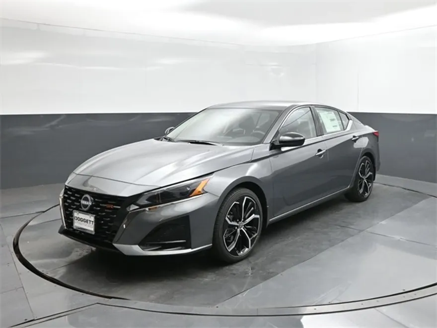 2025 Nissan Altima SR photo 1