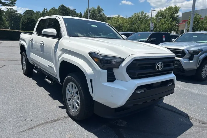 2025 Toyota Tacoma SR5 photo 1