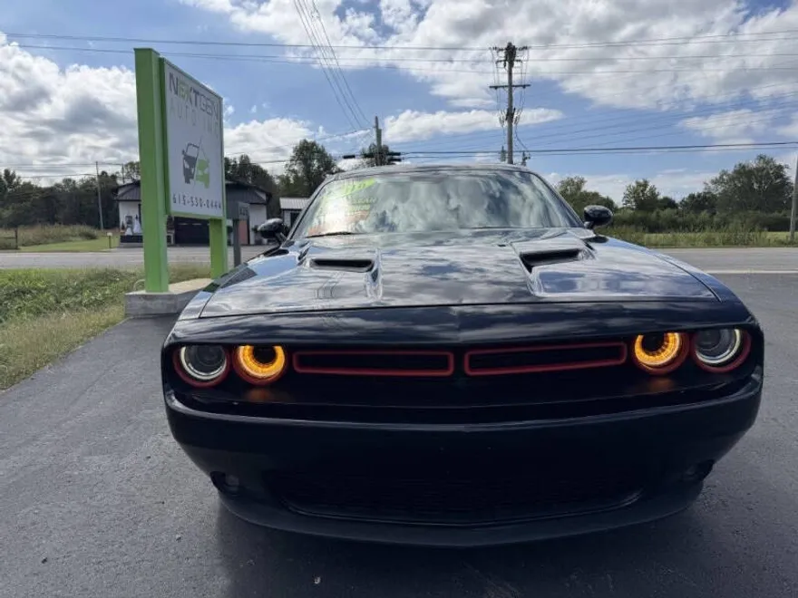 2016 Dodge Challenger SXT Plus photo 1