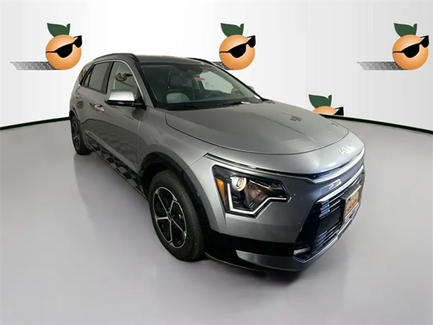 2025 Kia Niro SX photo 1