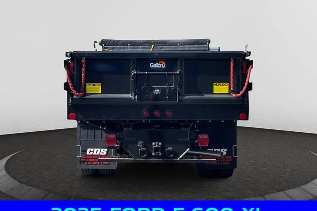 2025 Ford F-600 photo 1