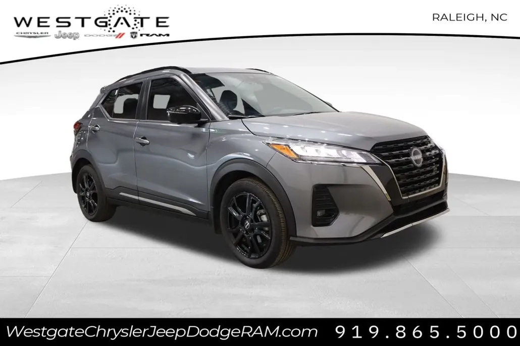 2022 Nissan Kicks SR photo 1
