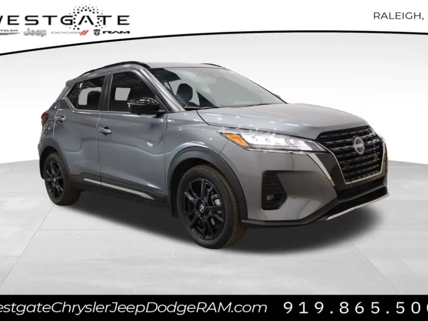 2022 Nissan Kicks SR photo 1