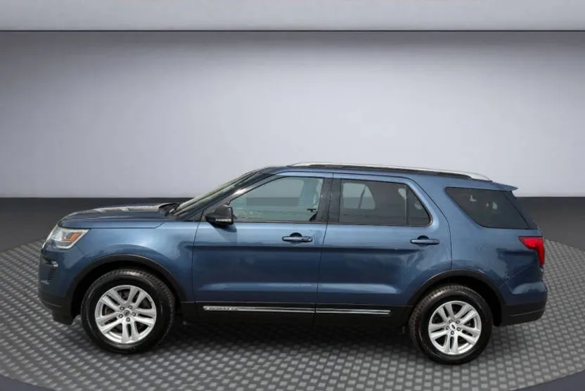 2019 Ford Explorer XLT photo 1