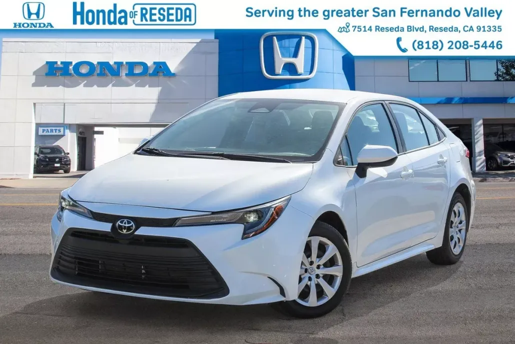 2024 Toyota Corolla LE photo 1