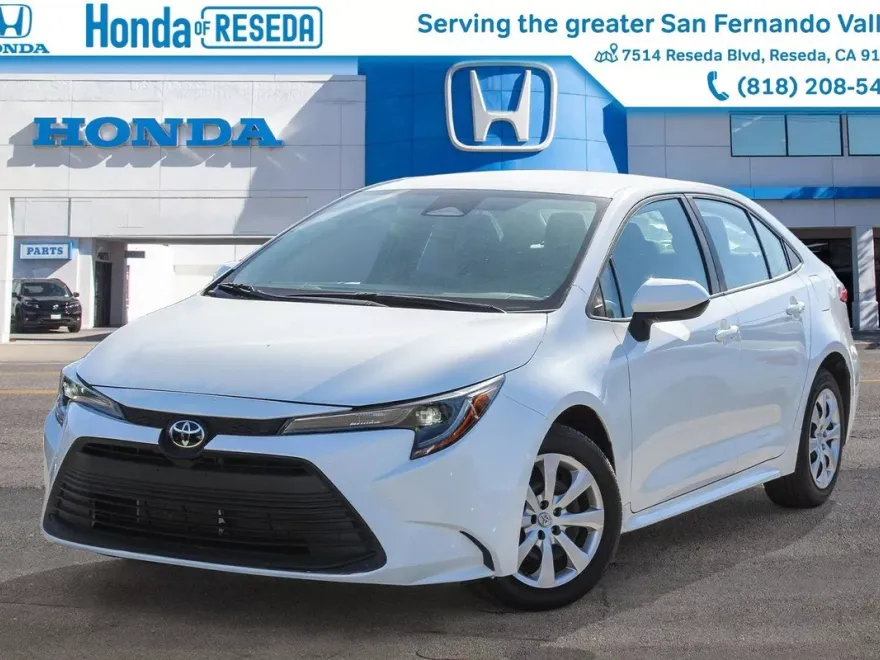 2024 Toyota Corolla LE photo 1