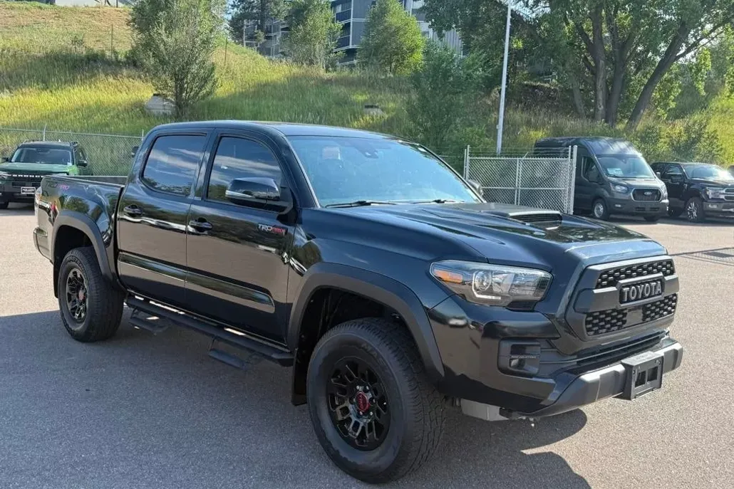 2019 Toyota Tacoma TRD Pro photo 1