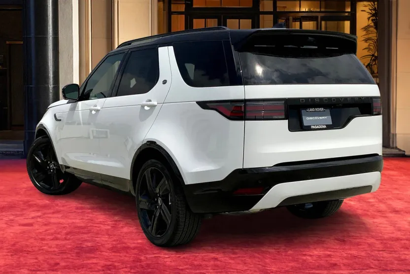 2025 Land Rover Discovery SE photo 1