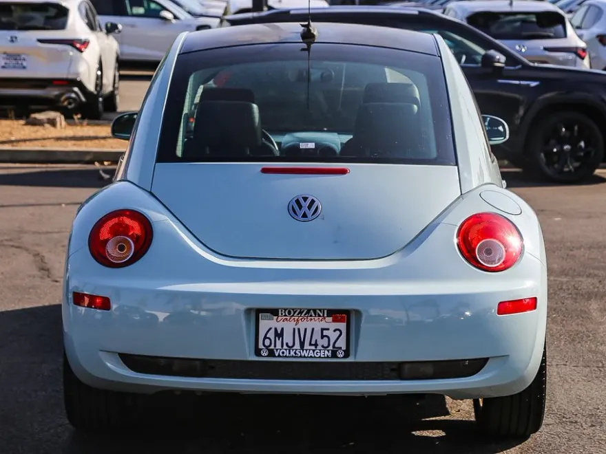 2010 Volkswagen Beetle 2.5L photo 1