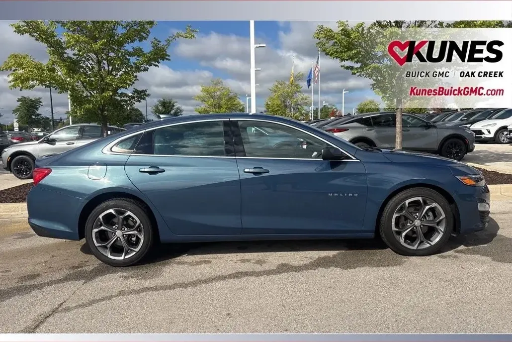 2024 Chevrolet Malibu 1LT photo 1
