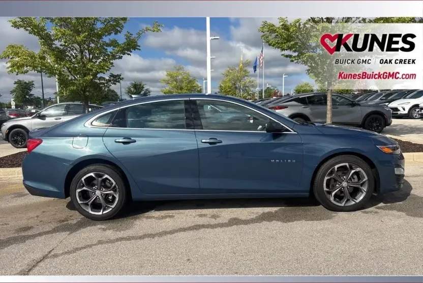2024 Chevrolet Malibu 1LT photo 1