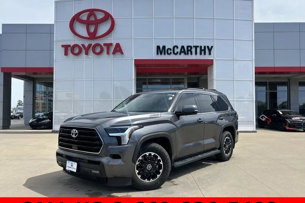 2023 Toyota Sequoia SR5 photo 1