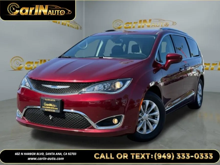 2019 Chrysler Pacifica Touring L photo 1
