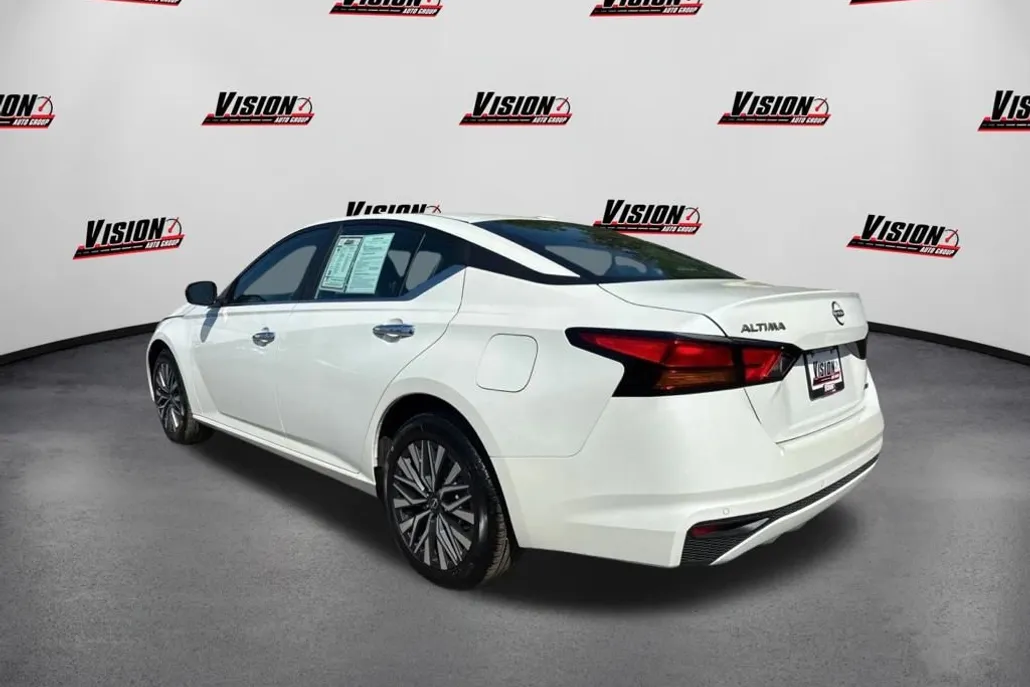 2024 Nissan Altima 2.5 SV photo 1
