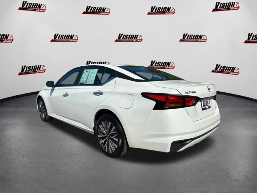 2024 Nissan Altima 2.5 SV photo 1