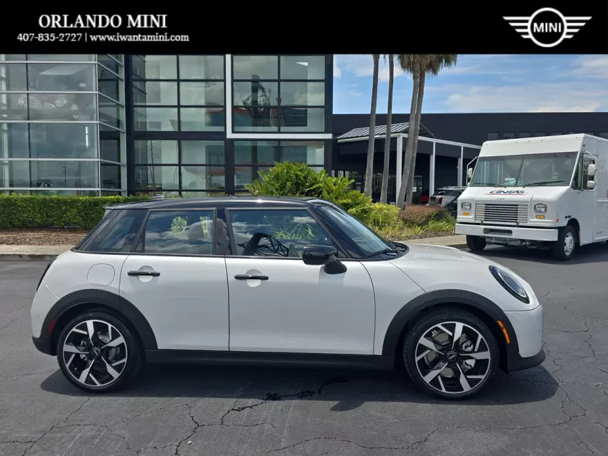 2025 Mini Cooper 4 Door Hardtop Signature photo 1