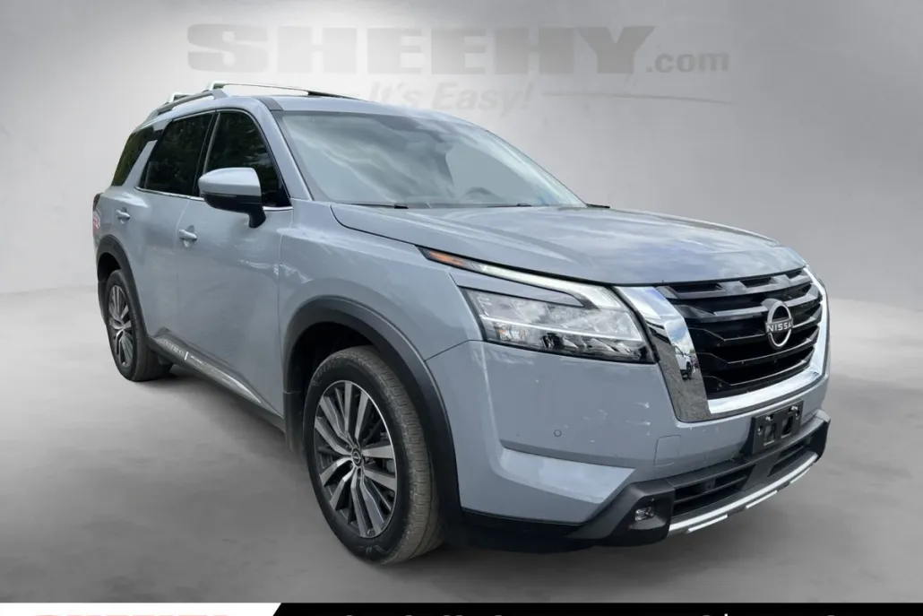 2022 Nissan Pathfinder Platinum photo 1