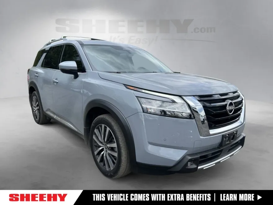2022 Nissan Pathfinder Platinum photo 1