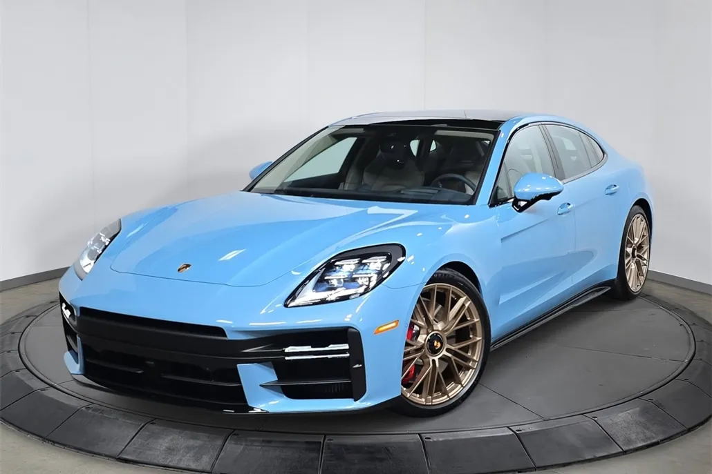 2026 Porsche Panamera GTS photo 1