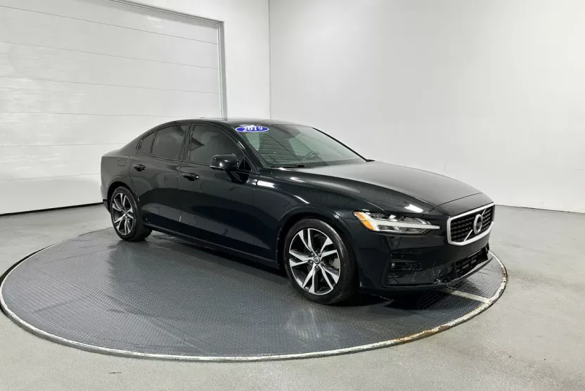 2019 Volvo S60 T6 R-Design photo 1