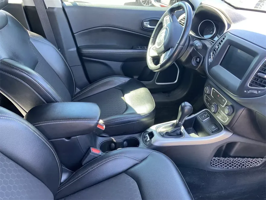 2019 Jeep Compass Latitude photo 1