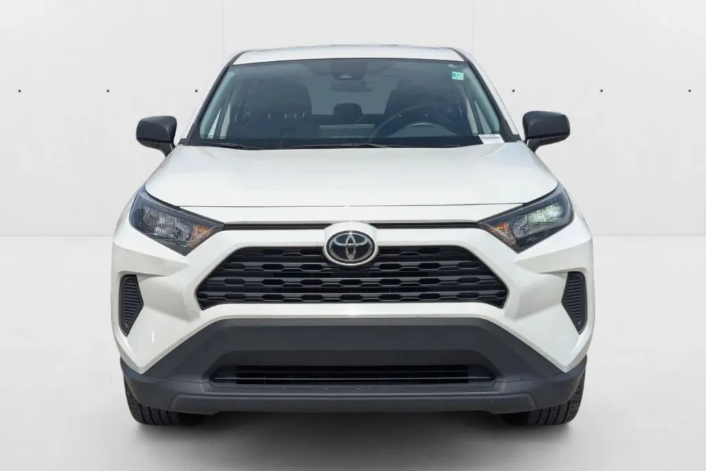 2022 Toyota RAV4 LE photo 1