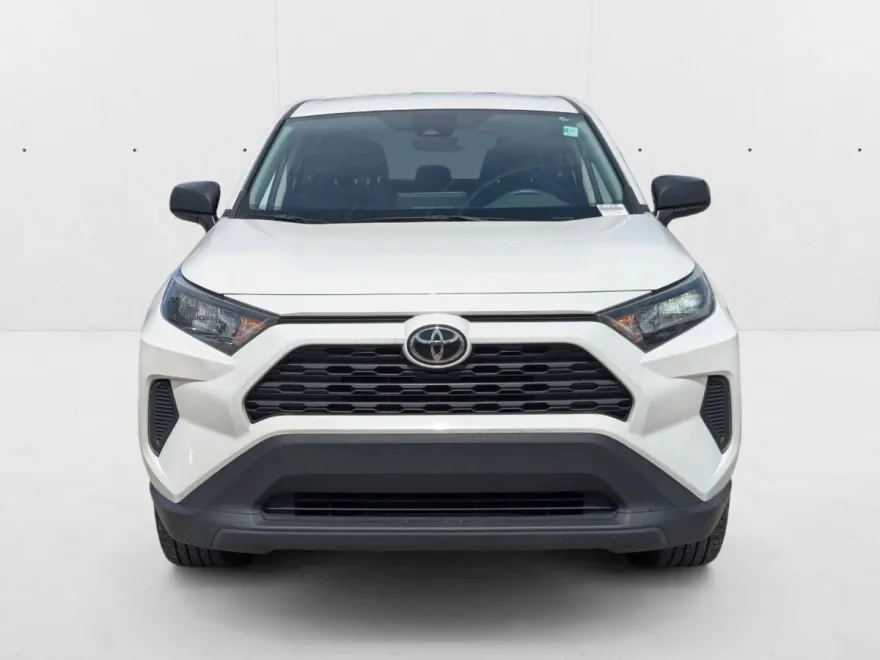2022 Toyota RAV4 LE photo 1