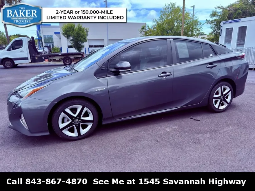 2017 Toyota Prius Four photo 1