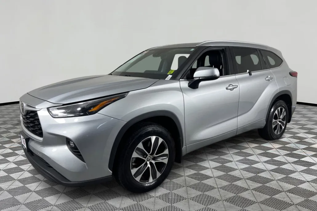 2022 Toyota Highlander XLE photo 1