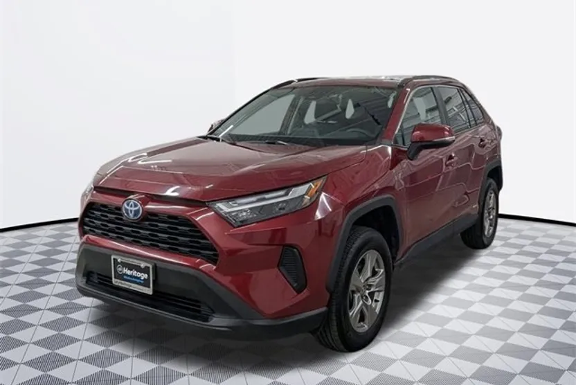 2024 Toyota RAV4 Hybrid XLE photo 1