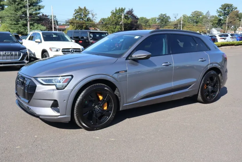 2021 Audi e-tron Premium photo 1