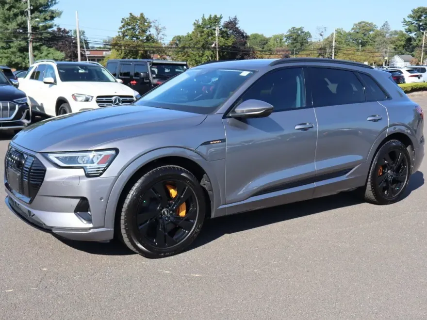 2021 Audi e-tron Premium photo 1