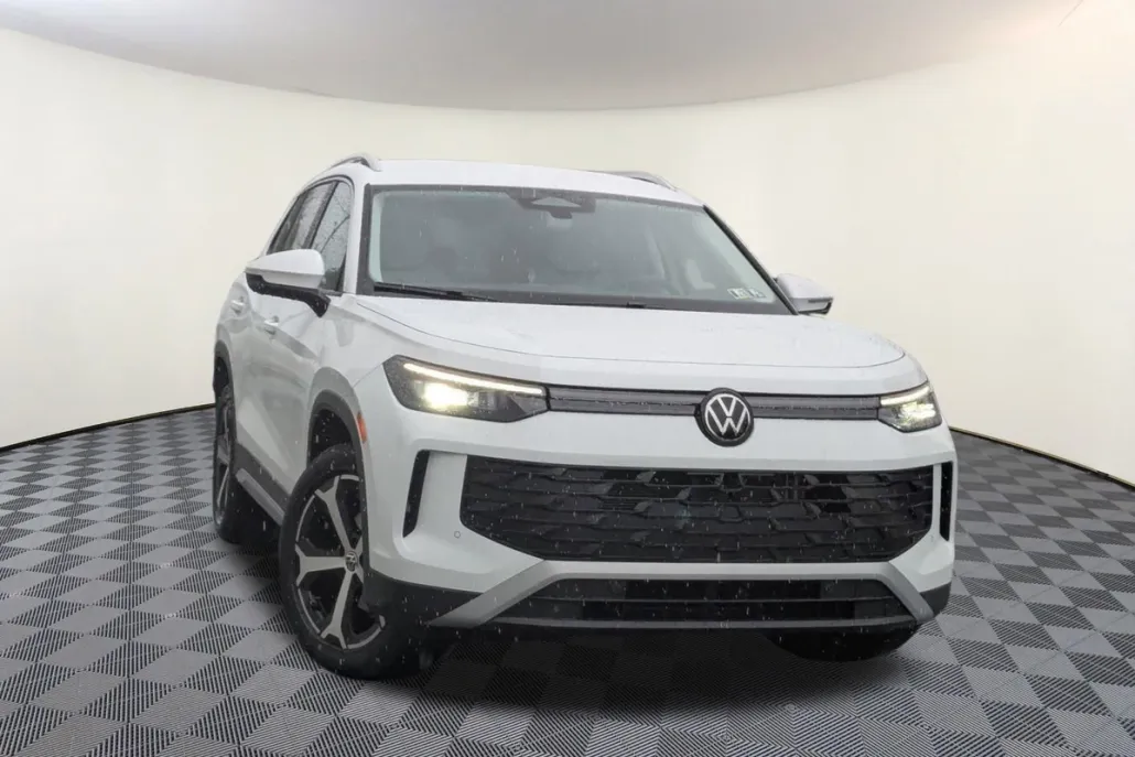 2025 Volkswagen Tiguan SE photo 1