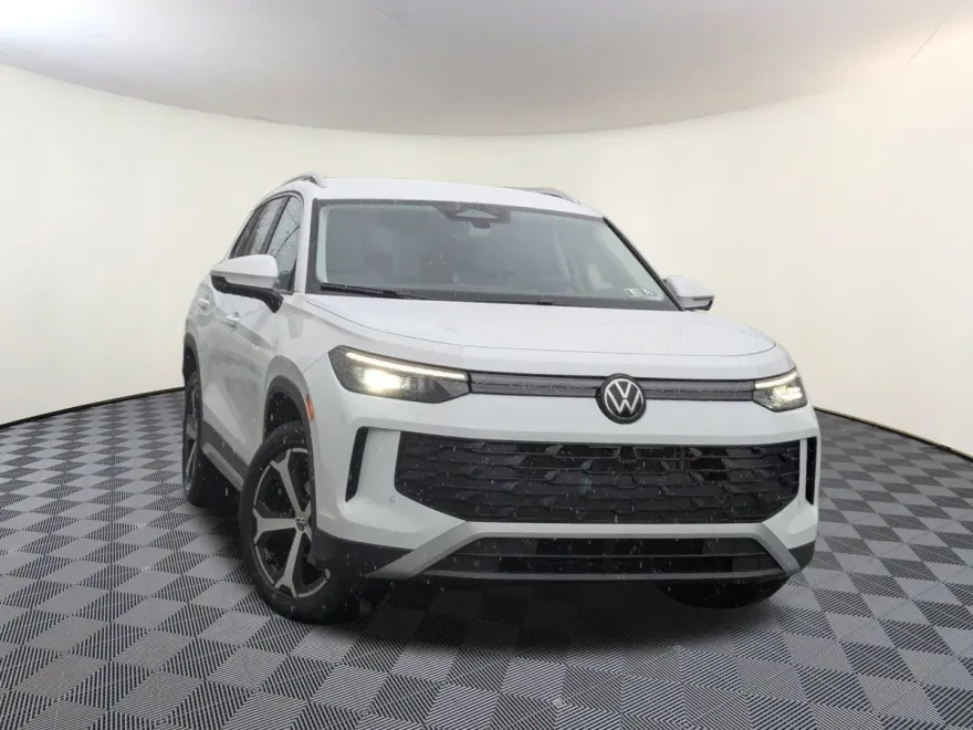 2025 Volkswagen Tiguan SE photo 1
