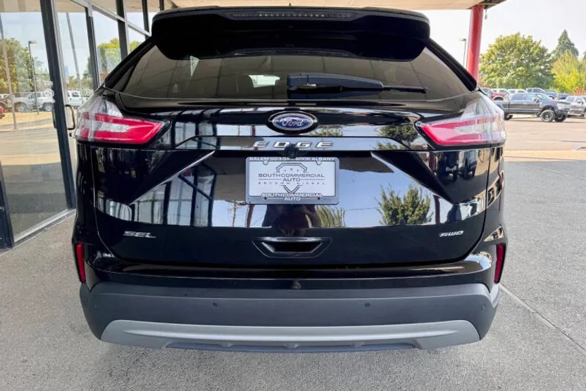 2022 Ford Edge SEL photo 1
