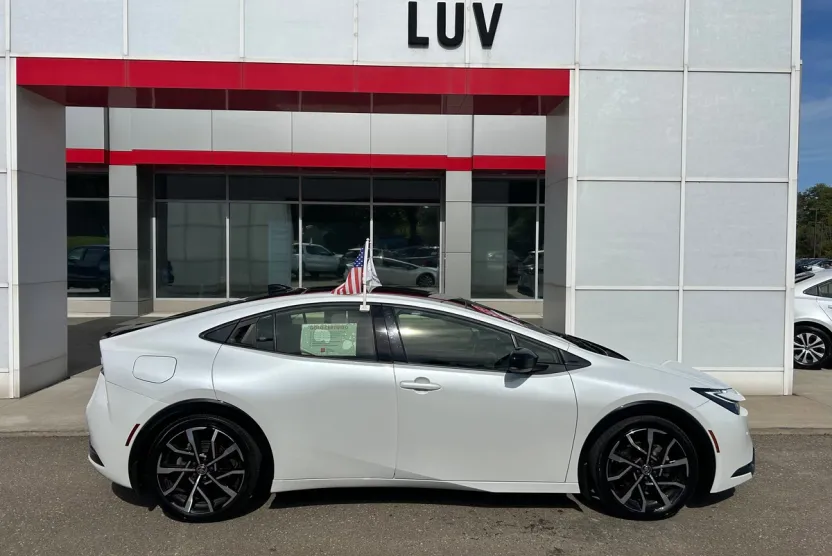 2023 Toyota Prius Prime SE photo 1