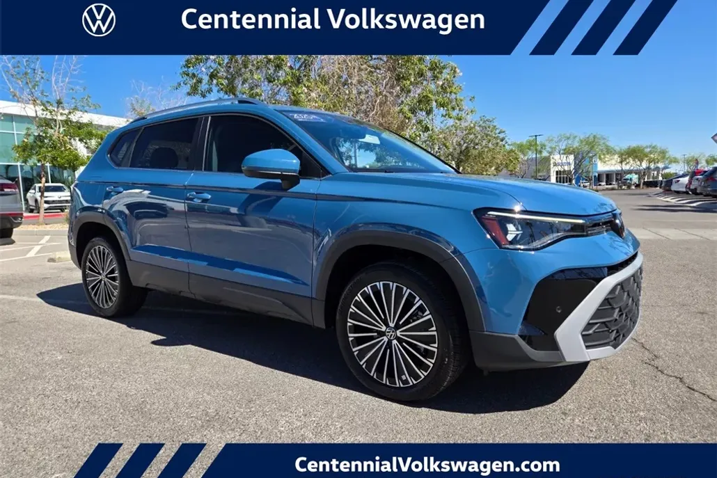 2025 Volkswagen Taos SE photo 1