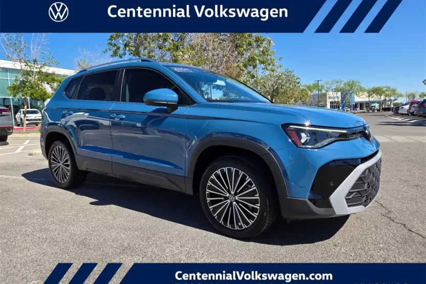 2025 Volkswagen Taos SE photo 1