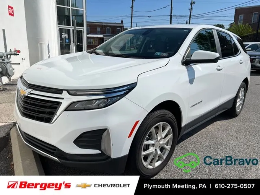 2022 Chevrolet Equinox LT photo 1