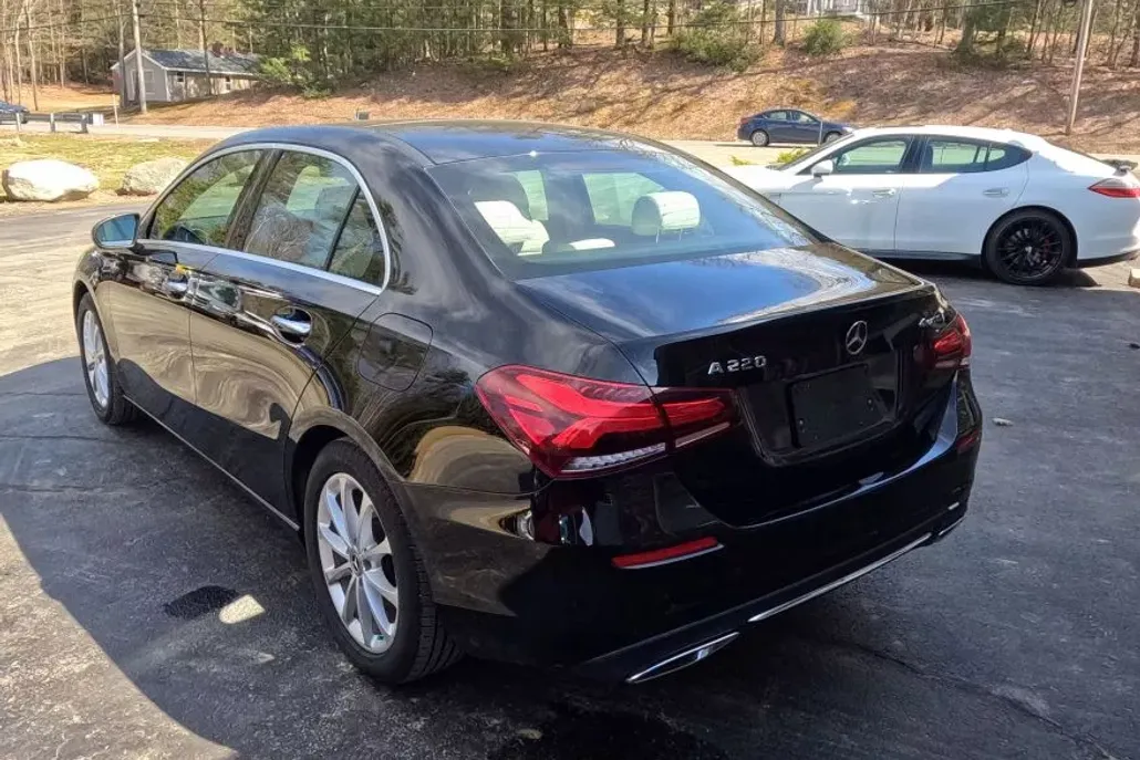 2019 Mercedes Benz A 220 4MATIC photo 1