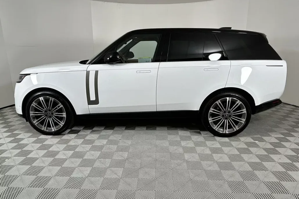 2025 Land Rover Range Rover SE photo 1