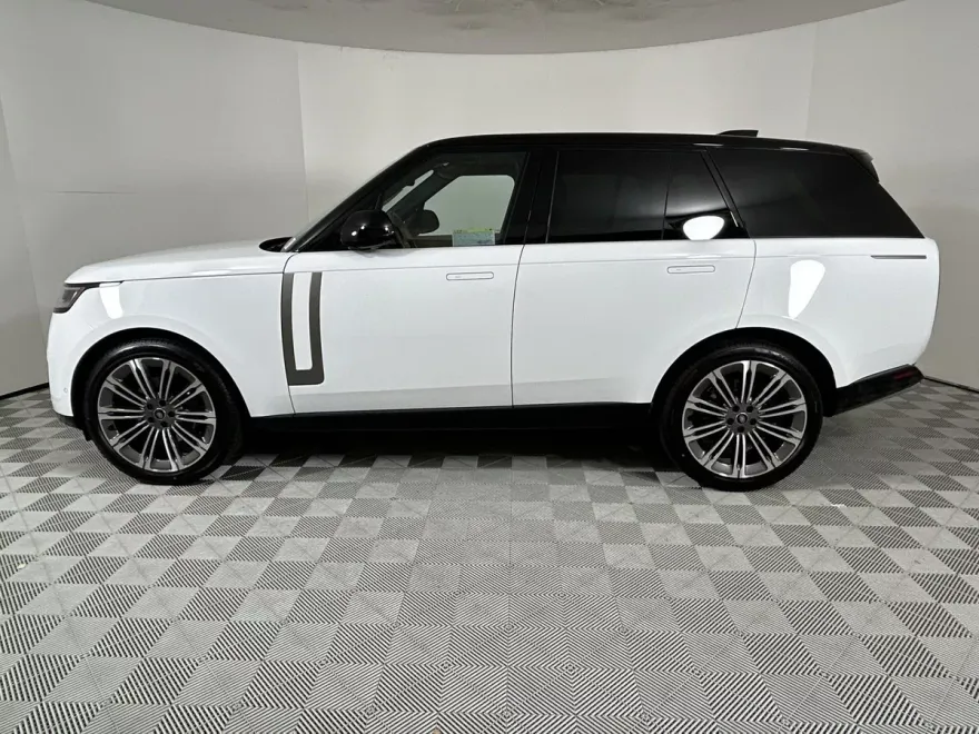 2025 Land Rover Range Rover SE photo 1