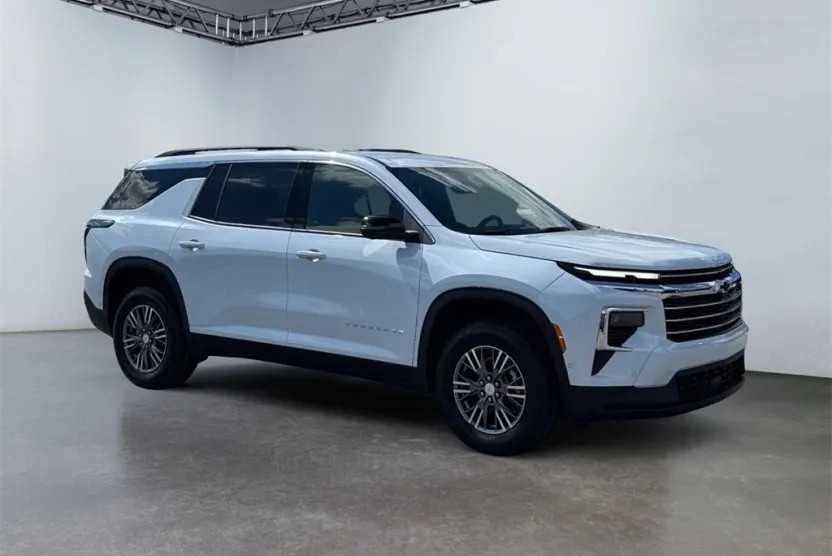 2026 Chevrolet Traverse photo 1