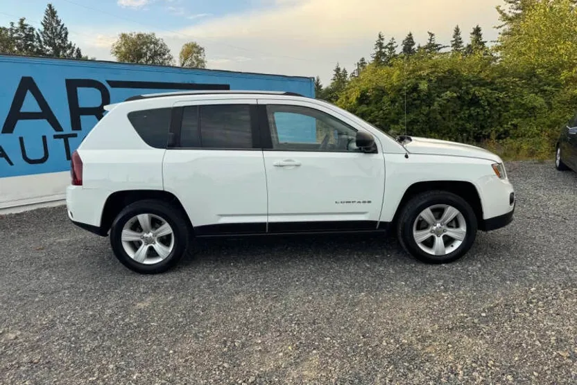 2016 Jeep Compass Sport photo 1