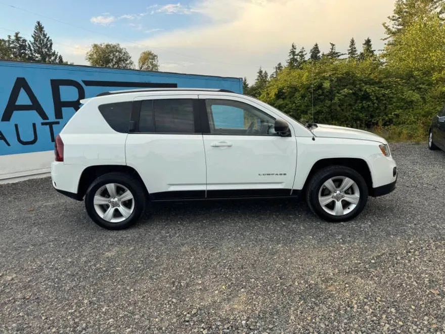 2016 Jeep Compass Sport photo 1