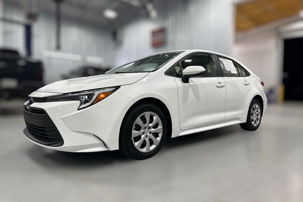 2023 Toyota Corolla Hybrid LE photo 1
