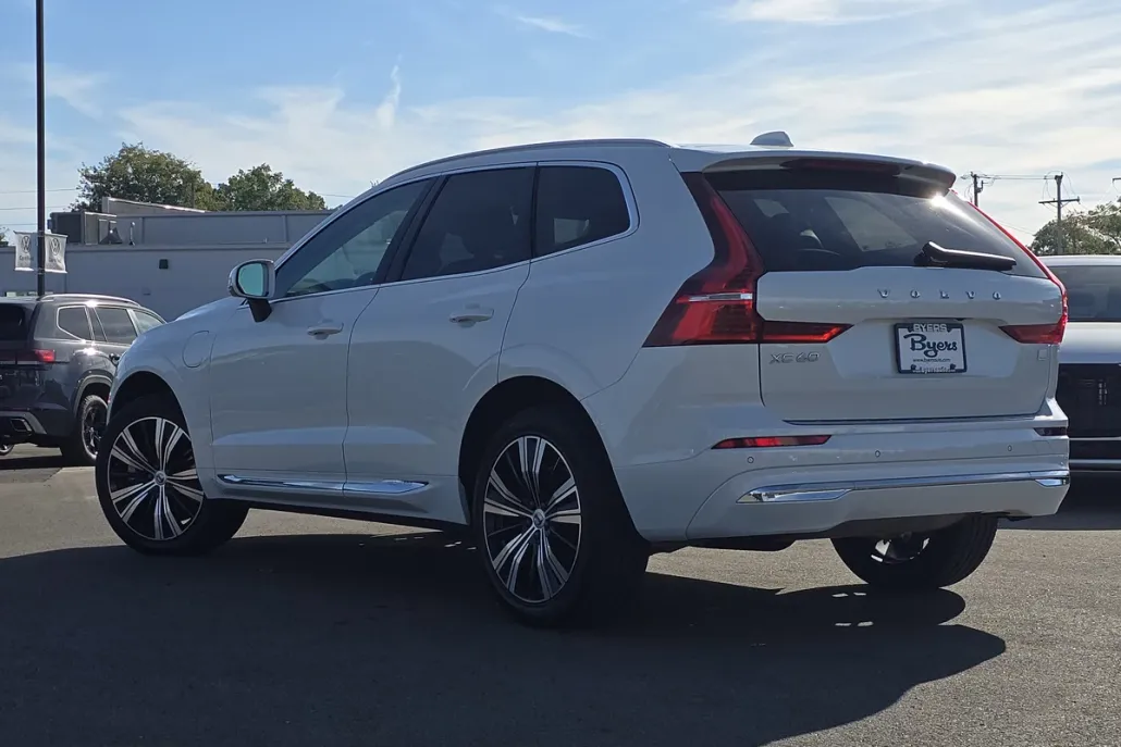 2022 Volvo XC60 Recharge Hybrid Inscription photo 1