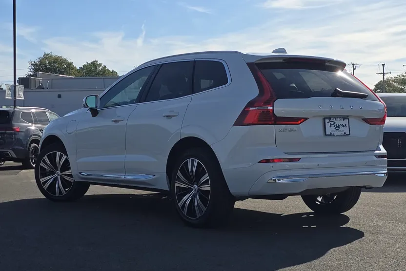 2022 Volvo XC60 Recharge Hybrid Inscription photo 1